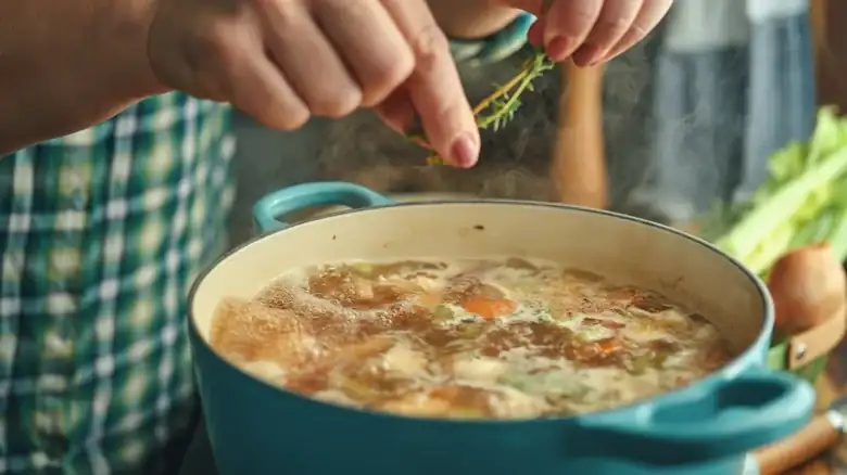 Por qué hervir la sopa es en realidad un gran error