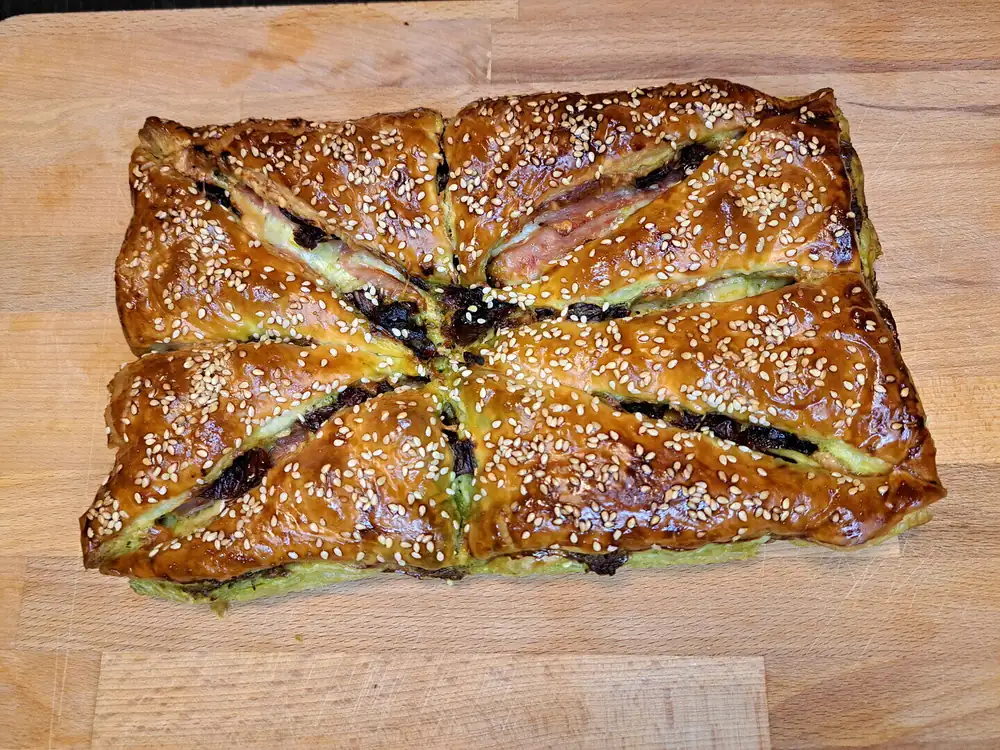 Puff pastry pocket with pesto and tomatoes