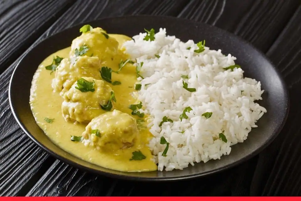 Danish Meatballs in Curry Sauce (Boller i Karry)