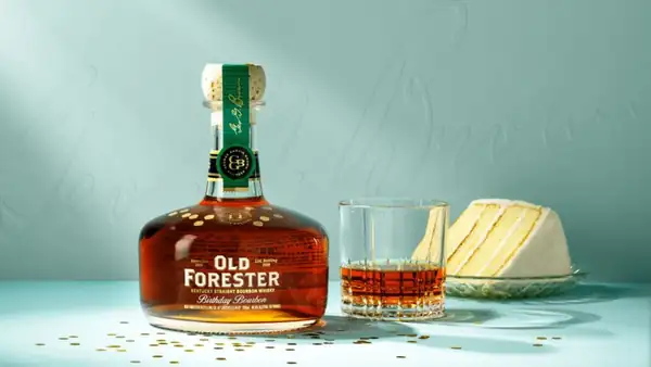 Prueba de sabor: El Old Forester Birthday Bourbon de este año realmente está a la altura de las expectativas generadas por su fama como whisky unicornio
