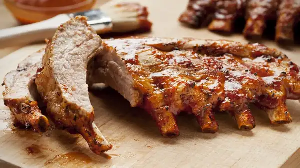 ¿Qué hace que las costillas al estilo de Chicago sean únicas?