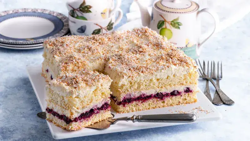 Coconut slices with currant jam