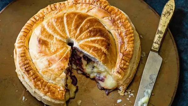 Cheese and cranberry pie