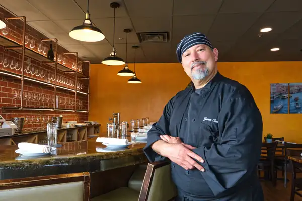 In Vegas, Chefs Find Risk and Reward in Leaving the Strip for the Suburbs