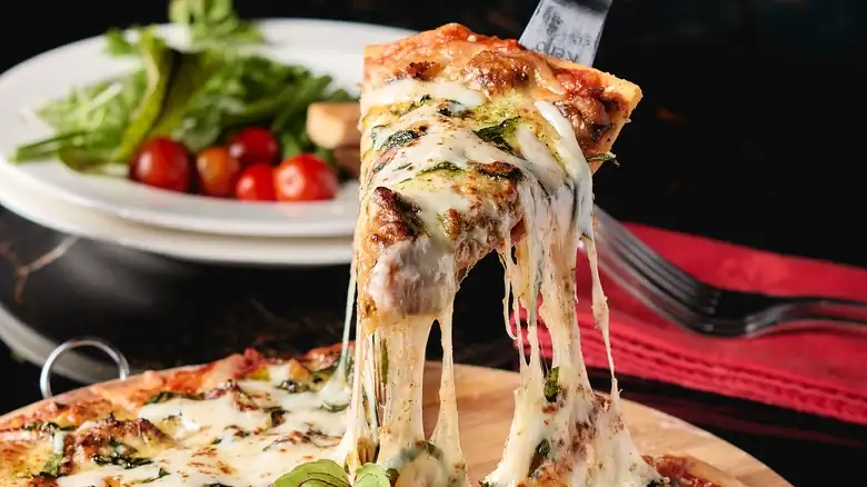 El queso de intercambio de marinara que los amantes de la pizza necesitan para una noche de pizza perfecta