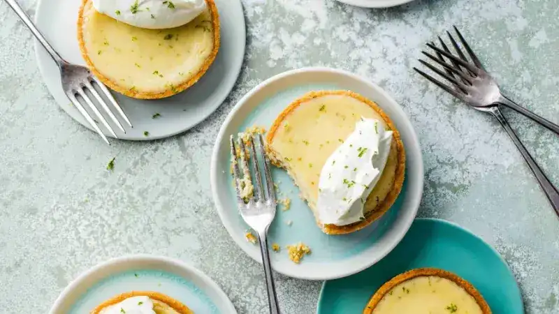 Lime-coconut tartlets