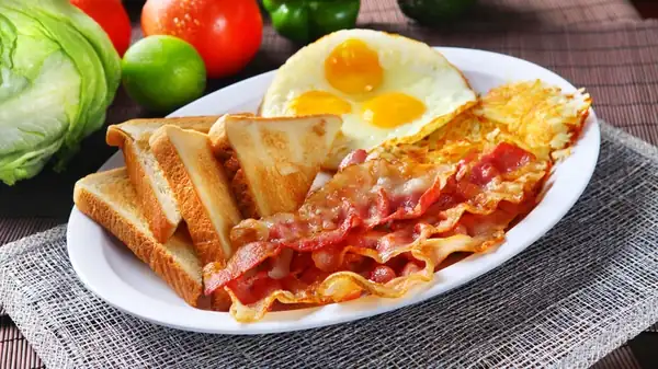 The Longest You Should Let That Plate Of Bacon Stay Out At Breakfast