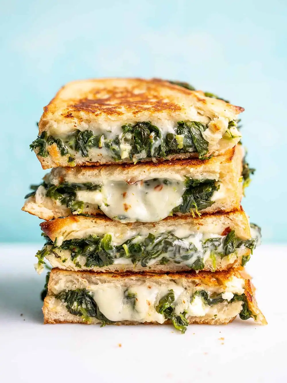 ¡Adiós, sándwich de queso a la plancha! ¡Esta versión de espinacas y queso feta rebosa de sabor!