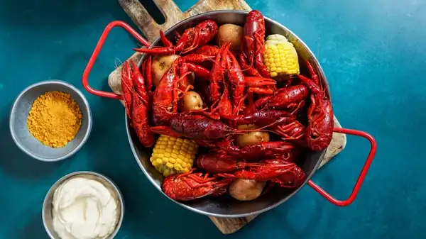 Crawfish Vs Lobster: What's The Difference?