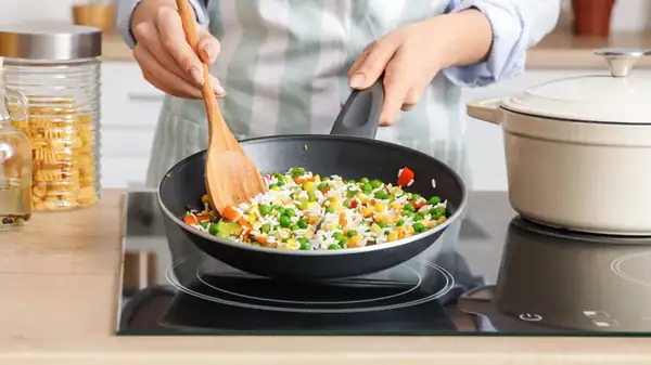 What's The Difference Between A Skillet And A Pan?