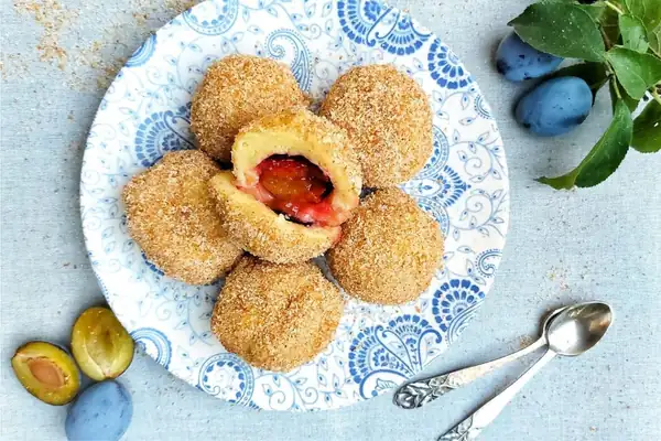 Romanian Plum Dumplings (Galuste cu Prune)