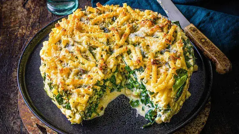Baked pasta with green peeling