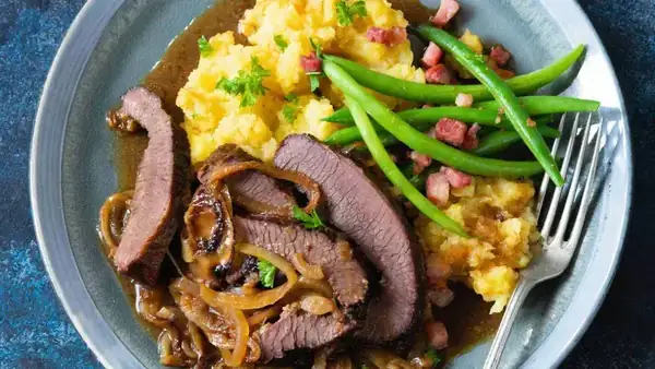 Beef brisket with onions and beans