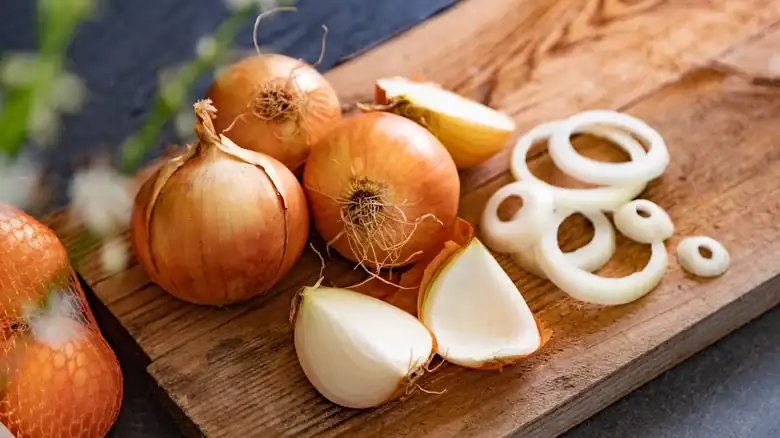 The creamy onion garnish that no one has eaten in decades