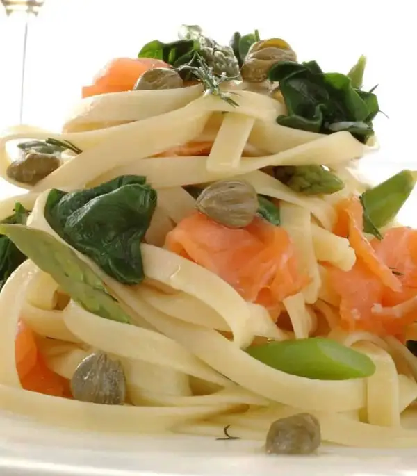 Fettuccine with Salmon & Asparagus in Lemon and Dill Oil