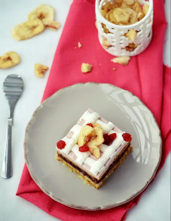 Caramel Strawberry Cake