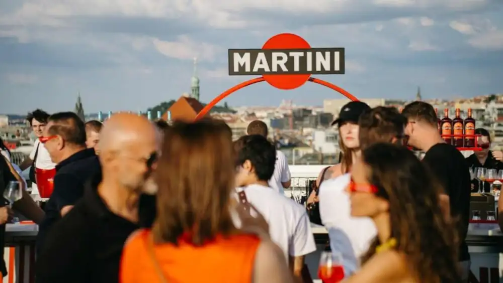 Martini inaugura su primera terraza en Europa Central en Praga
