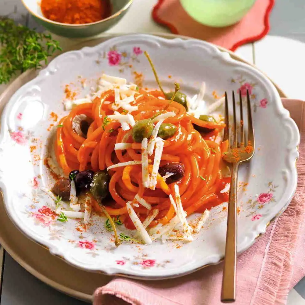 How do you make raw pepper sauce for pasta?