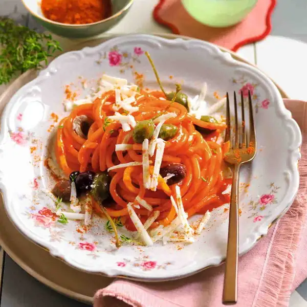 How do you make raw pepper sauce for pasta?