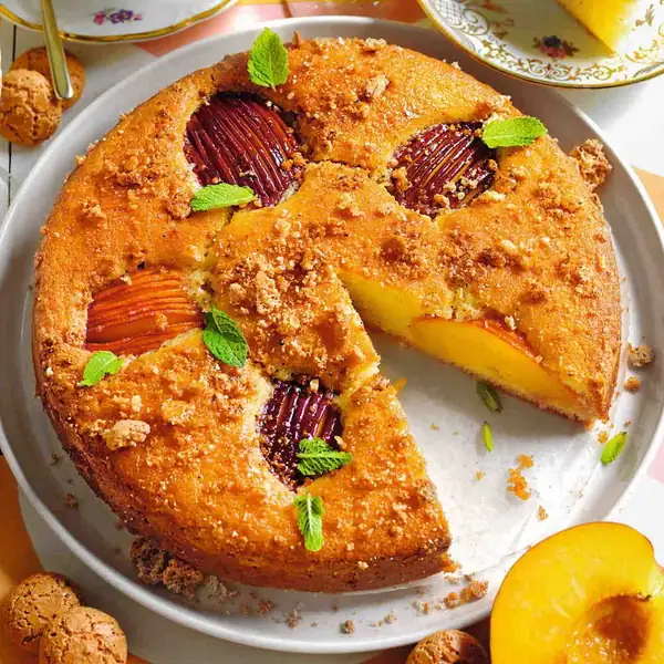 Soft peach cake with cardamom and amaretti biscuits, chef-proof!