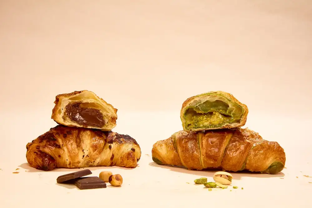 Los pasteles dulces y los croissants se toman un descanso durante el día