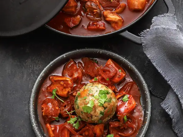 Mushroom goulash with bread dumplings