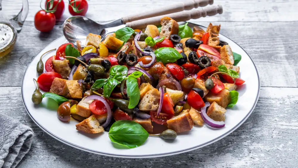 Roman-Style Panzanella: A Simple and Tasty Summer Recipe