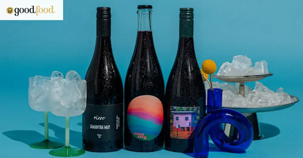 El auge del "tinto de nevera": Tres vinos tintos perfectos para enfriar (desde 28 $)