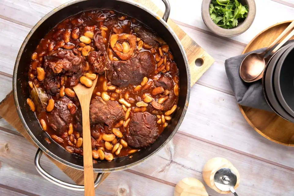 Osso Buco con frijoles cocidos a fuego lento
