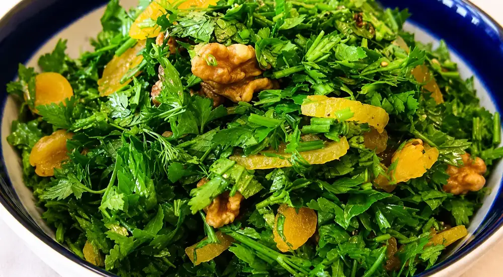 Ensalada verde con albaricoques secos y frutos secos, receta paso a paso con fotos de Polina, 368 kcal