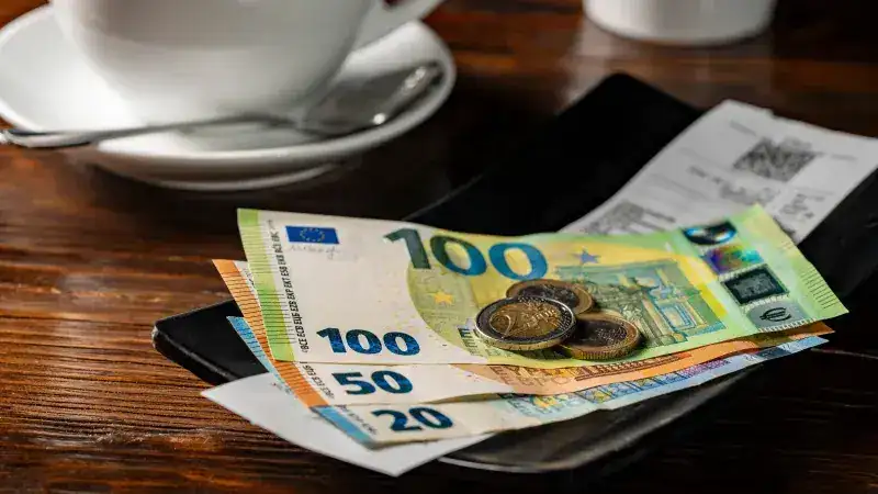 Tipping at home and abroad: In Japan, tipping is considered an insult, in the US it's mandatory. When is it okay not to tip a penny for service?