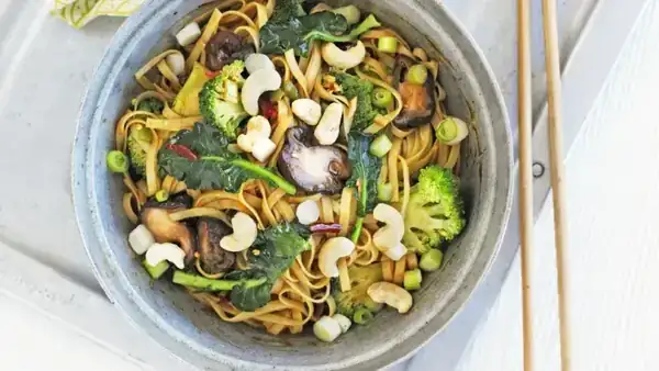 Spicy noodles with shiitake mushrooms and broccoli