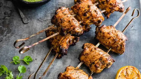 Tandoori chicken with coriander and cashew sauce