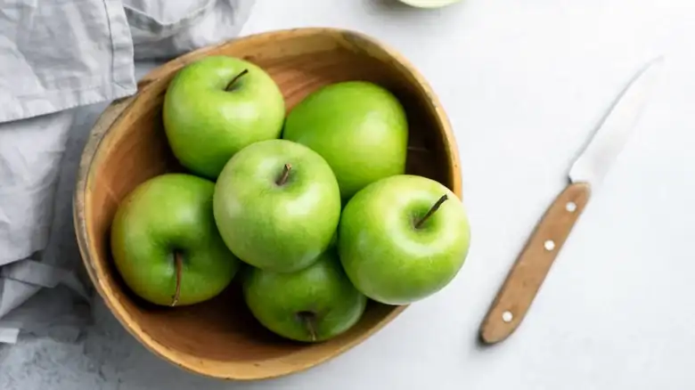 The Iron-Clad Rule For Swapping Honeycrisp Apples With Granny Smiths