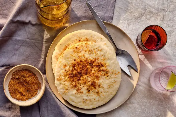 Thatte Idli With Podi