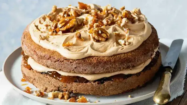 Walnut and oatmeal cake