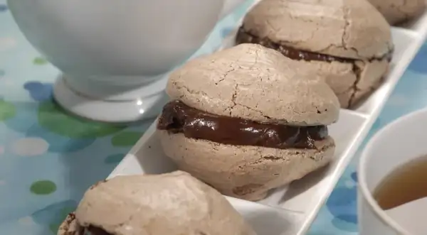 Chocolate macaroons