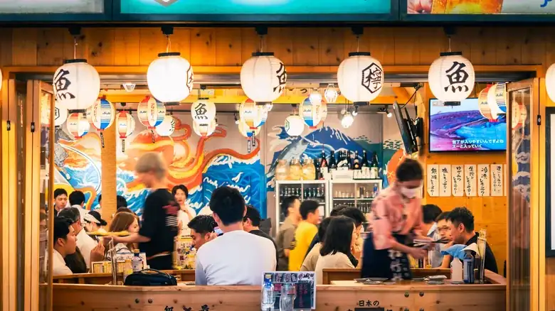 The American Restaurant Etiquette That Is Considered Extremely Rude In Japan