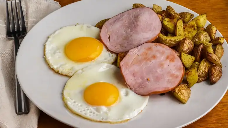 What's The Actual Difference Between Canadian Bacon And Ham?