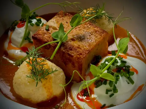 Hungría a través de los ojos de los chefs: un fin de semana en Eger sobre dos ruedas con János Macsinka