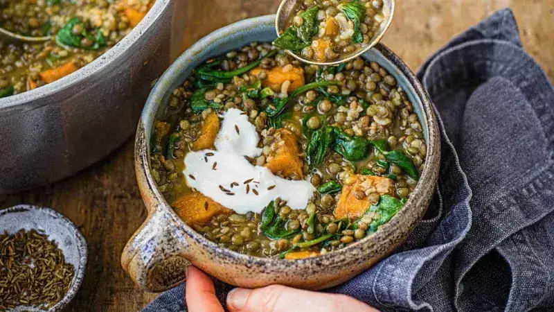 Spicy pumpkin-lentil soup with spinach