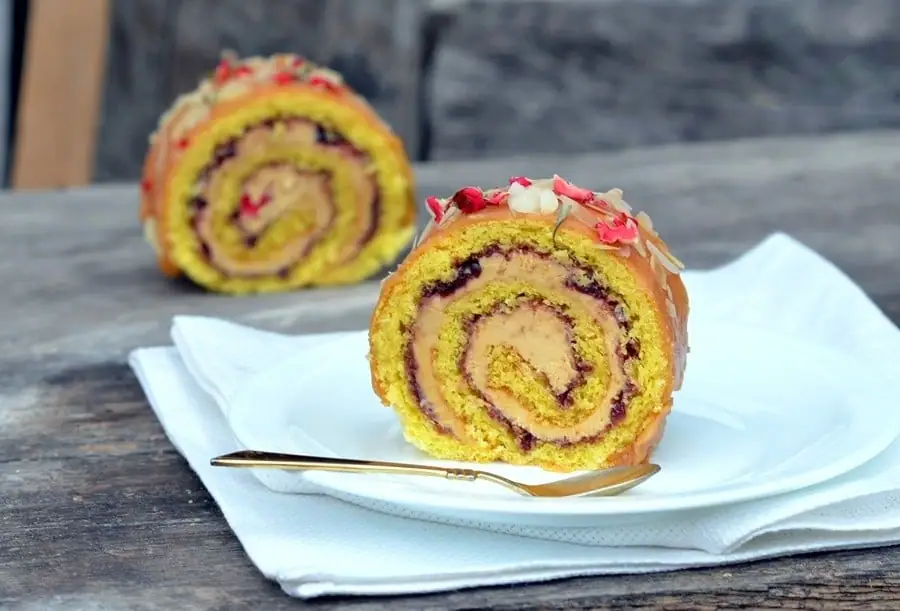 Rollo suizo de caramelo y mermelada