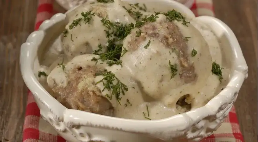 Meatballs in a creamy cheese sauce