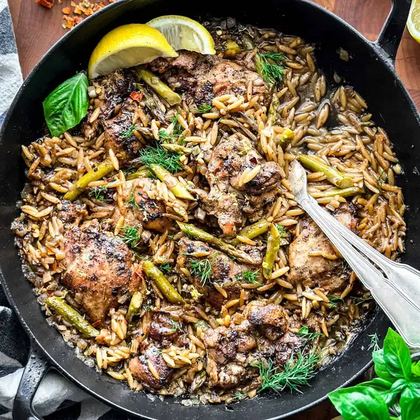 Za'atar Lemon Chicken Orzo (Mediterranean One-Pan)