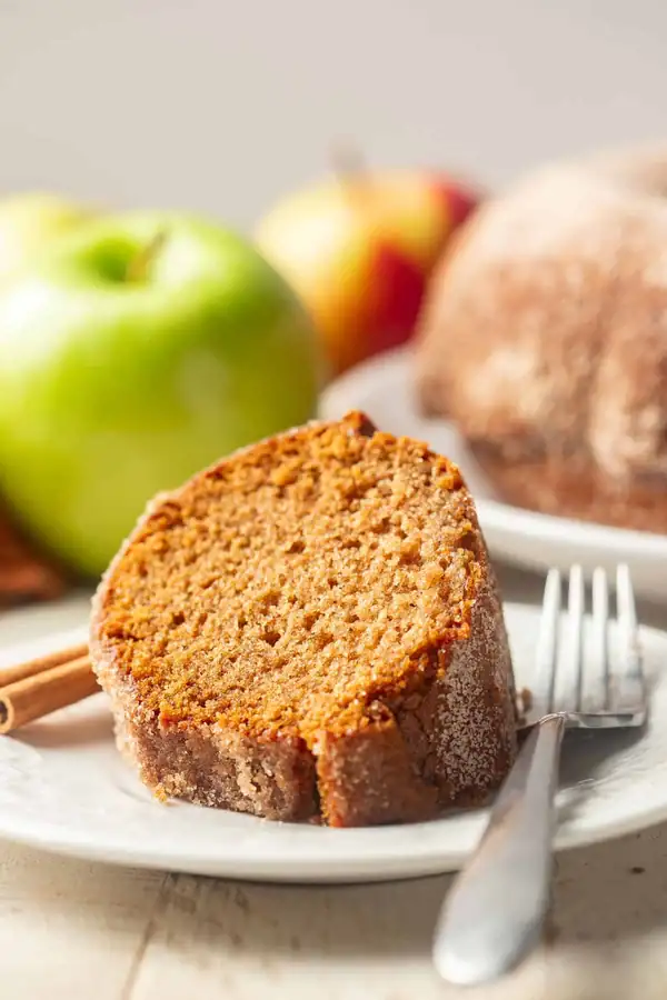 Apple cider doughnut cake