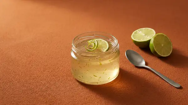 Mermelada de ginebra y tónica para un desayuno travieso