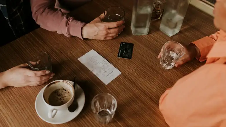 There's A Right Way To Split A Check At A Restaurant
