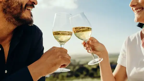 ¿Cuánto deberías gastar en una buena botella de vino blanco en 2026?