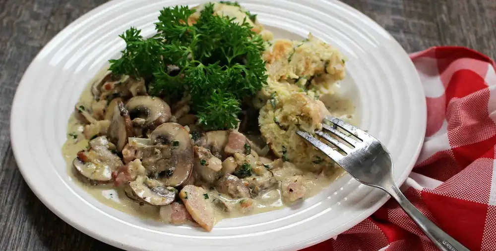 Creamy Jager Gravy with Bacon
