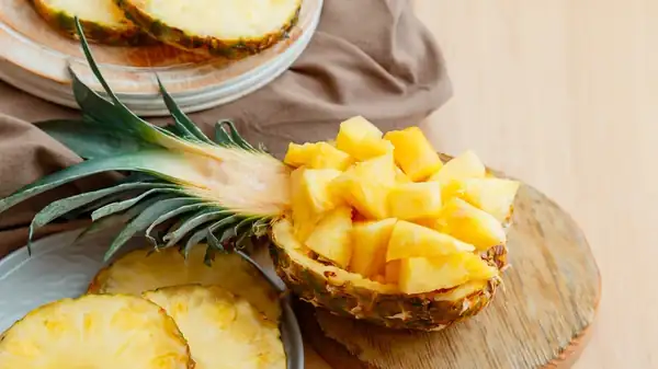 How To Cut A Pineapple Bowl For Impressive Summer Snacking